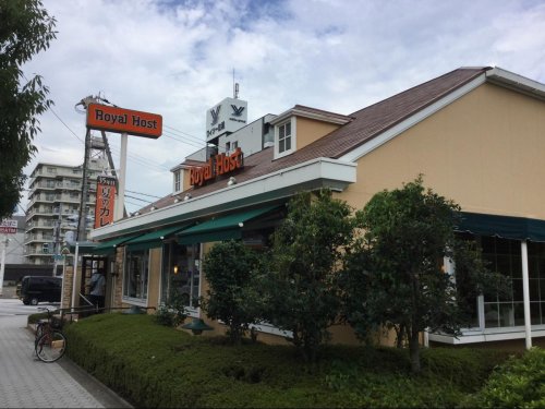 飲食店　ロイヤルホスト おりおの店（飲食店）まで376m
