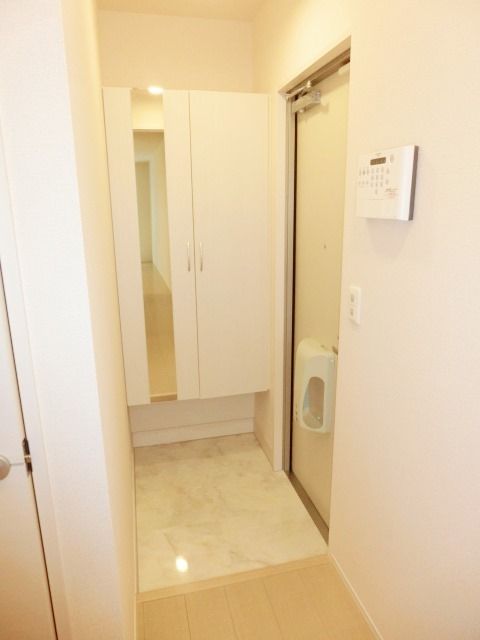 玄関　玄関収納もたっぷりです