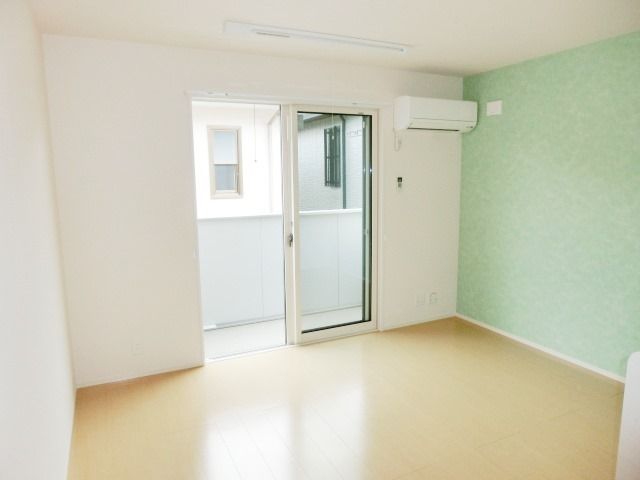 居室・リビング　アクセントクロスでお洒落な室内です