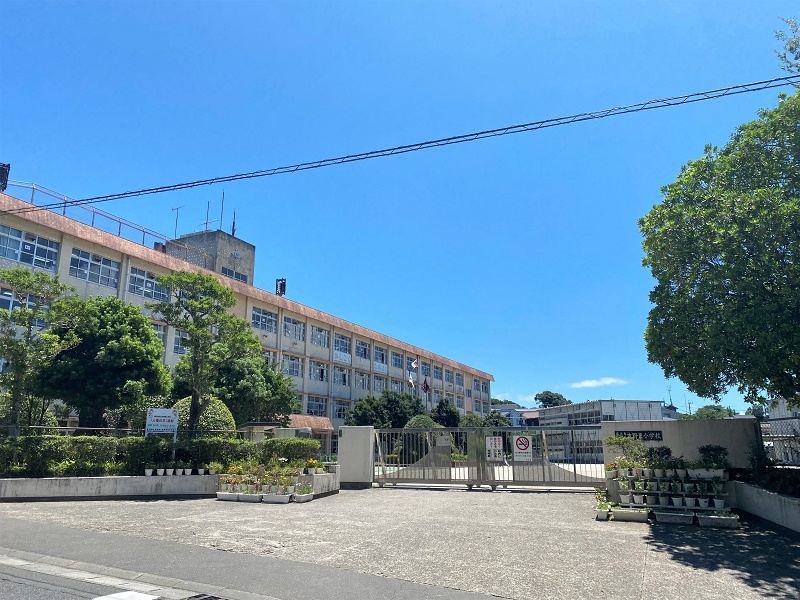 小学校　吉野東小学校（小学校）まで1700m