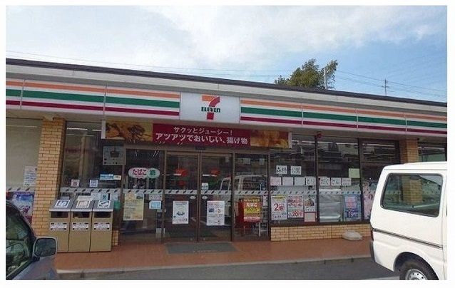 コンビニ　セブンイレブン（コンビニ）まで900m