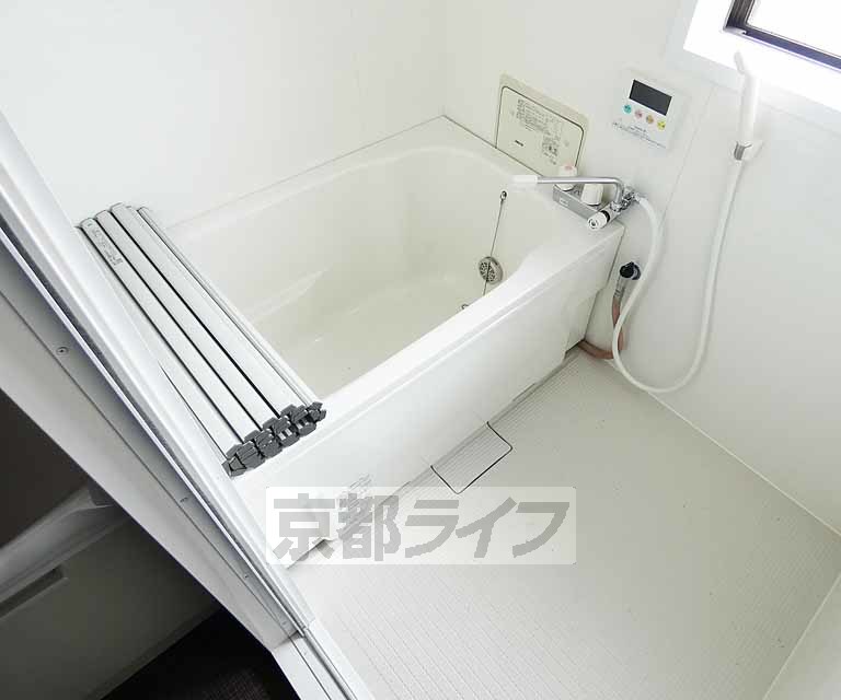 バス・シャワールーム　追い焚き可能なお風呂になります。