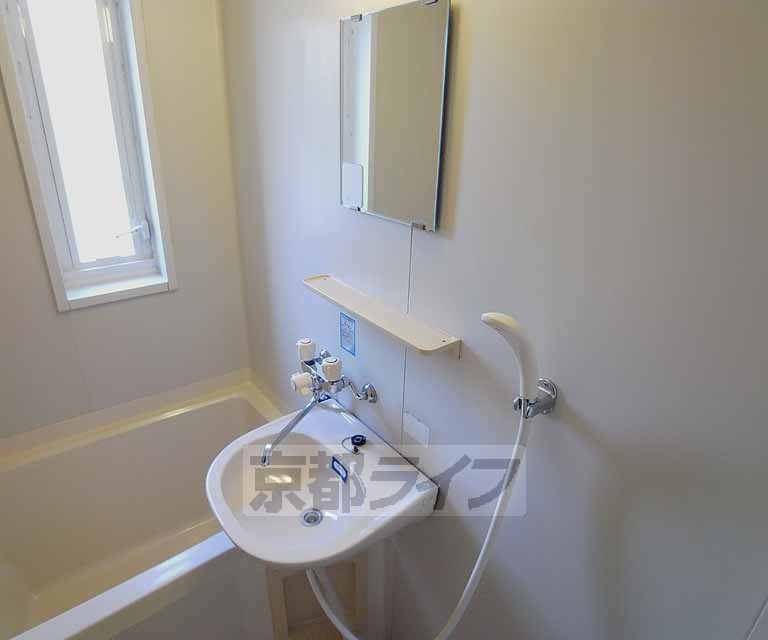 洗面設備　プチ洗面台が付いています