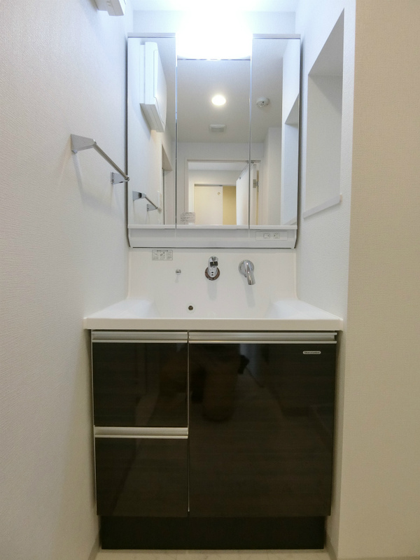 洗面設備　スペースが確保できる洗面所です
