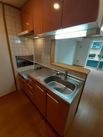 キッチン　コンパクトなキッチンで掃除もラクラク