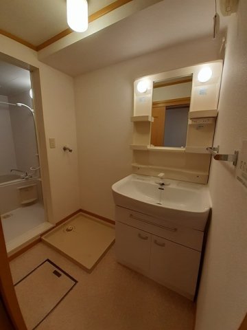 洗面設備　使いやすい洗面所です