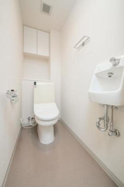 トイレ　※写真は同タイプ住戸です。