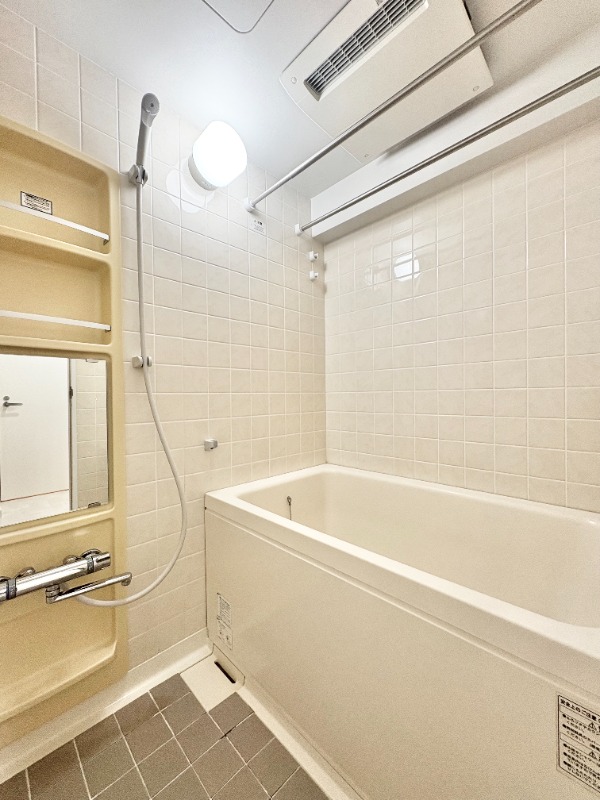 バス・シャワールーム　追い炊き機能付き♪