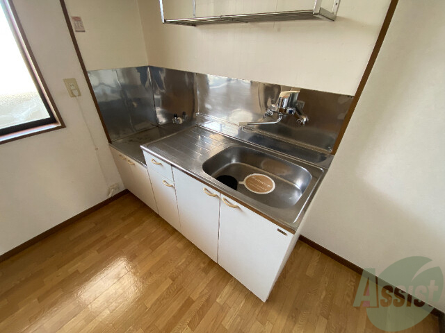 キッチン　きれいなキッチンで料理も楽しめそうですね。