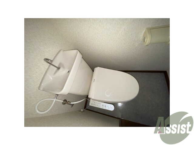 トイレ　トイレはお風呂と別でウォシュレット機能付きです。