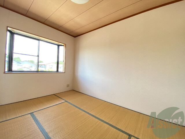 その他部屋・スペース　和室に窓が付いていて開放感がありますね。