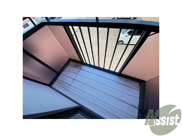 バルコニー　バルコニー付きなので洗濯物を干すのに便利ですね。