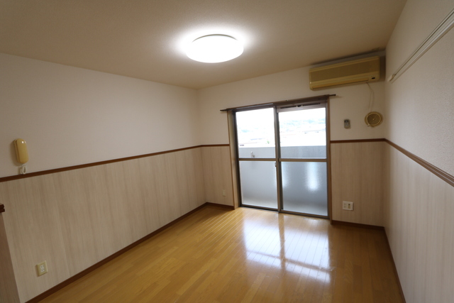 居室・リビング　☆南西向きの室内☆