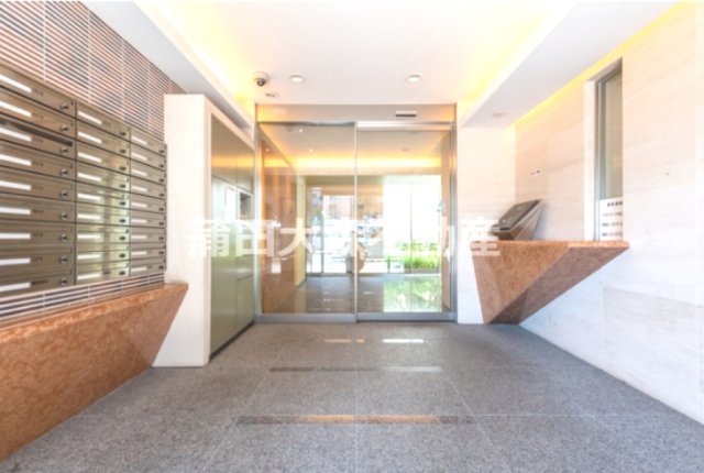 エントランス　防犯カメラTVモニター付オートロック宅配BOXメールBOX管