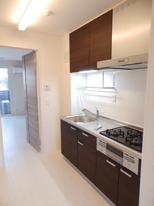 キッチン　3口ガスコンロ・グリル付きシステムキッチン