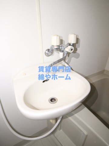 洗面設備　ゆったりとスペースのある洗面所