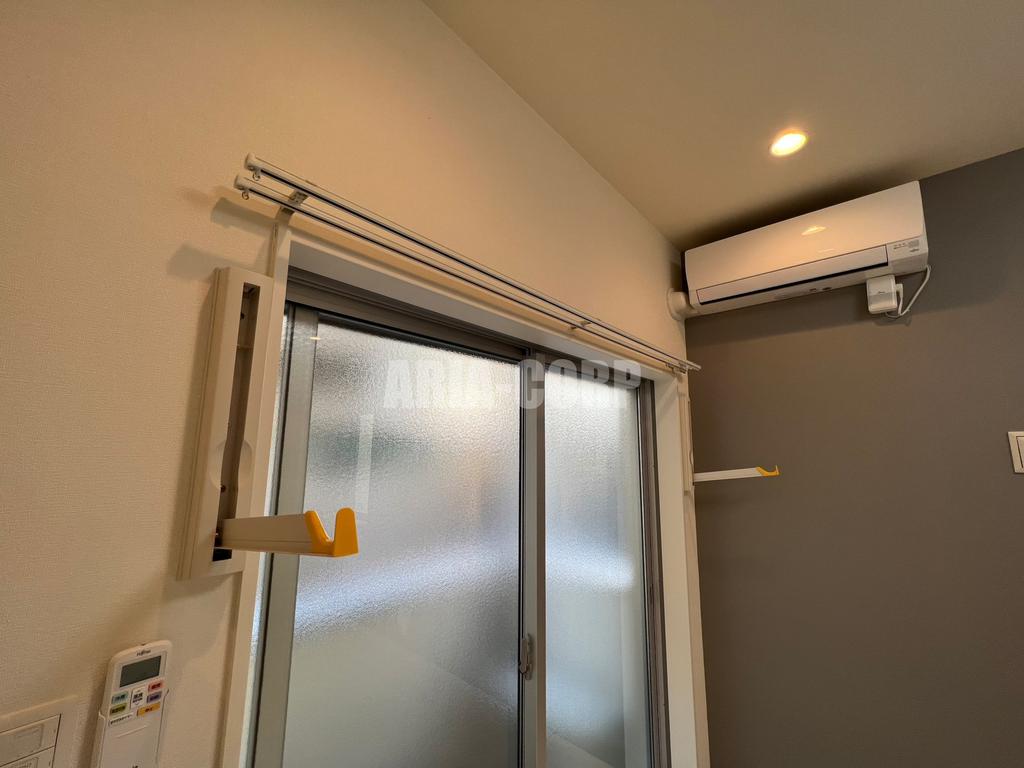 その他　雨の日に大活躍、折り畳み可能な室内物干し機搭載。