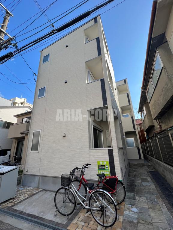 建物外観　2018年完成、大手ハウスメーカー施工のデザイナーズアパート