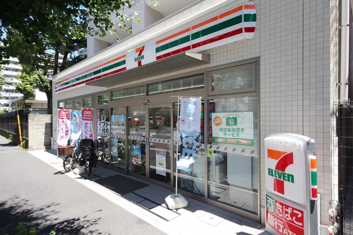コンビニ　セブンイレブン（コンビニ）まで215m