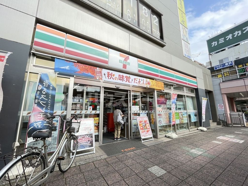 コンビニ　セブンイレブン松戸五香駅西口店（コンビニ）まで330m