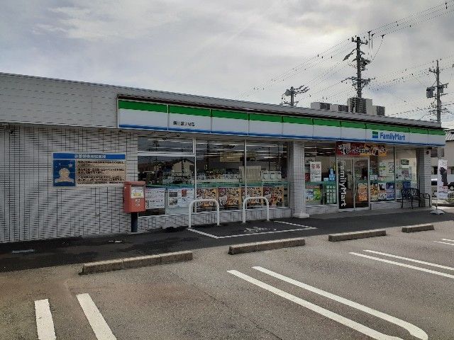 コンビニ　ファミリーマート磐田富士見店（コンビニ）まで300m