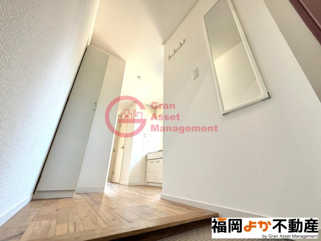 玄関　【104号室実写真】毎日通る玄関はこちらです