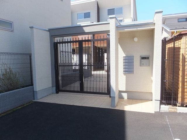 エントランス　オートロック付きのエントランス