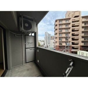 バルコニー　天気のいい日はこちらで洗濯物を干せます