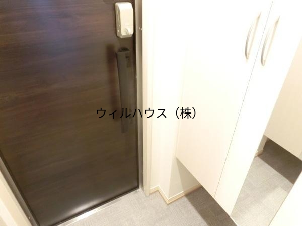 玄関　同施工会社イメージ。