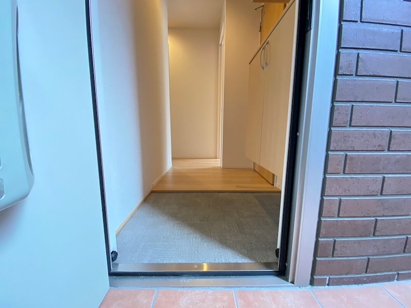玄関　※別のお部屋の写真です。