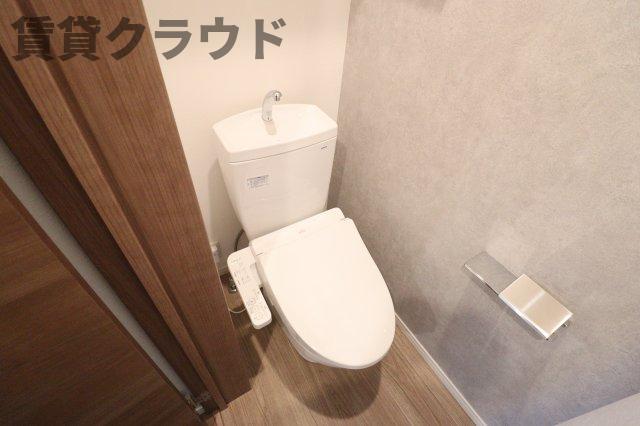 トイレ　落ち着いた色調のトイレです