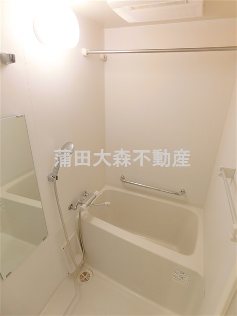 バス・シャワールーム　浴室乾燥機付きのバスルーム　お風呂