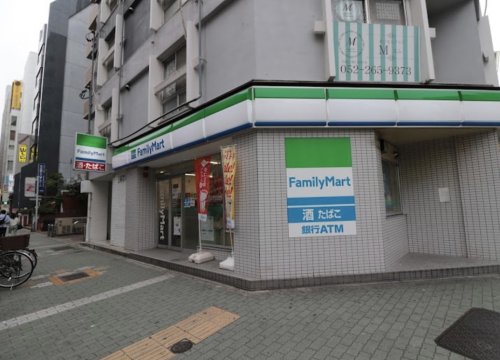 コンビニ　ファミリーマート 栄瓦通店（コンビニ）まで81m