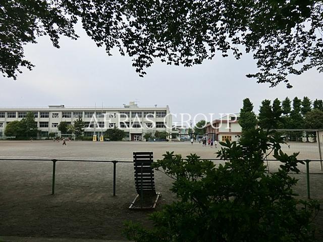 小学校　座間市立ひばりが丘小学校（小学校）まで683m