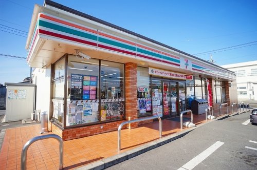 コンビニ　セブンイレブン（コンビニ）まで267m