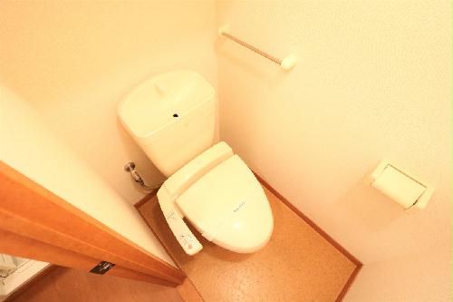 トイレ　温水洗浄便座を完備しており快適な毎日を！
