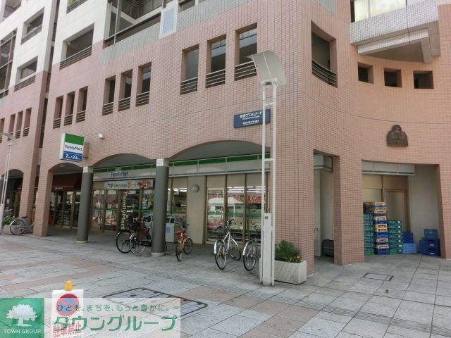 コンビニ　ファミリーマート（コンビニ）まで210m