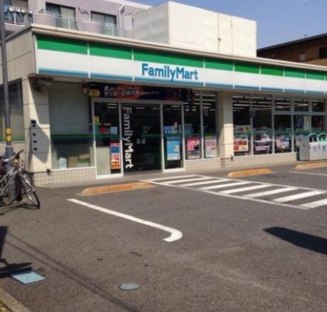 コンビニ　ファミリーマート三園二丁目店（コンビニ）まで499m