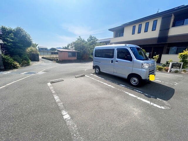 駐車場　車をお持ちの方に嬉しい駐車場付きの物件です