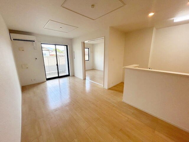 居室・リビング　こちらの居間で趣味の時間をお楽しみください
