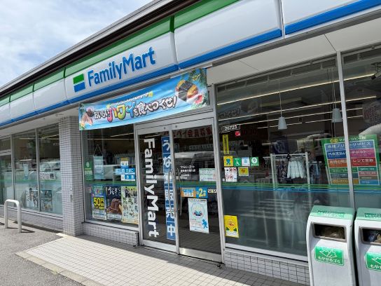 コンビニ　ファミリーマート練馬豊中通り店（コンビニ）まで445m