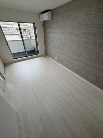 クリエオーレ俊徳町の居間写真