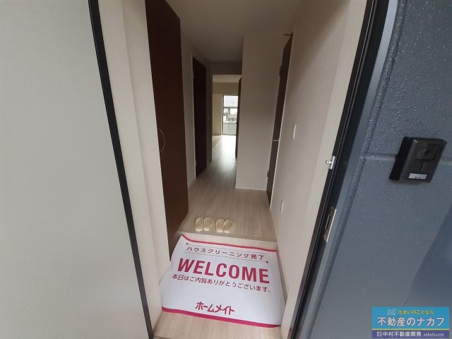 玄関　※同タイプの部屋写真です