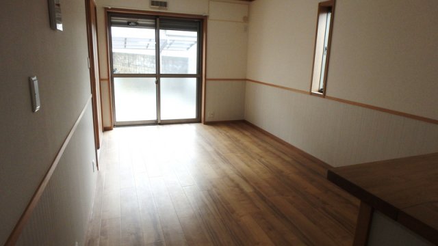居室・リビング　注：中部屋はサイド窓なし
