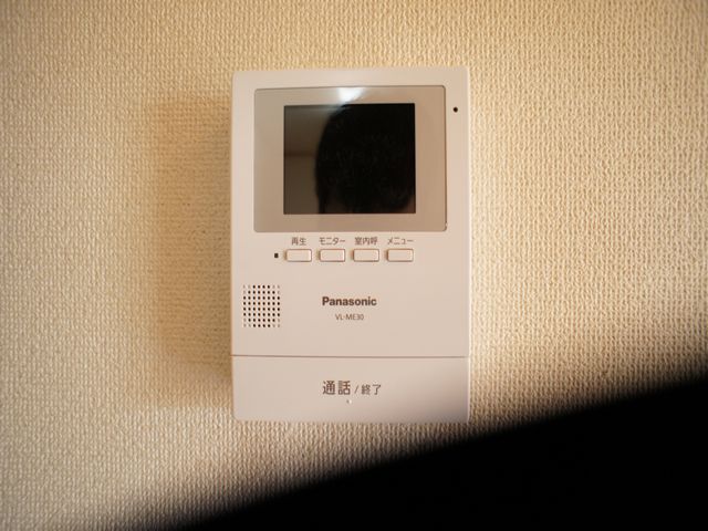 セキュリティ　訪問者の確認ができるTVドアホン付きです♪