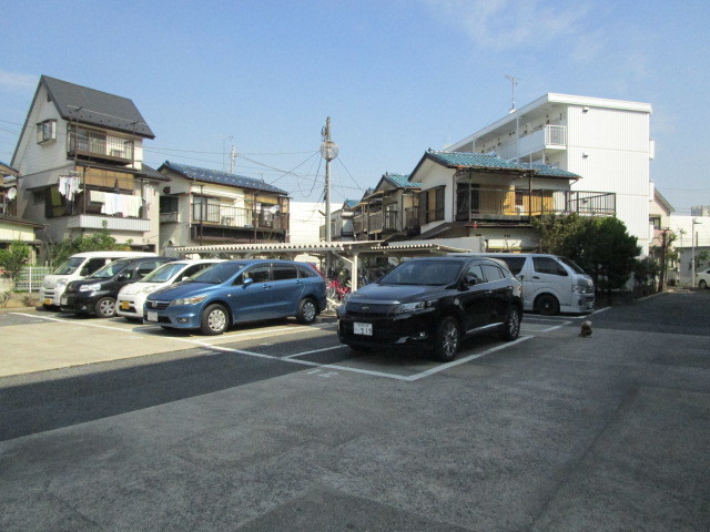 【アフィニス原木の駐車場】