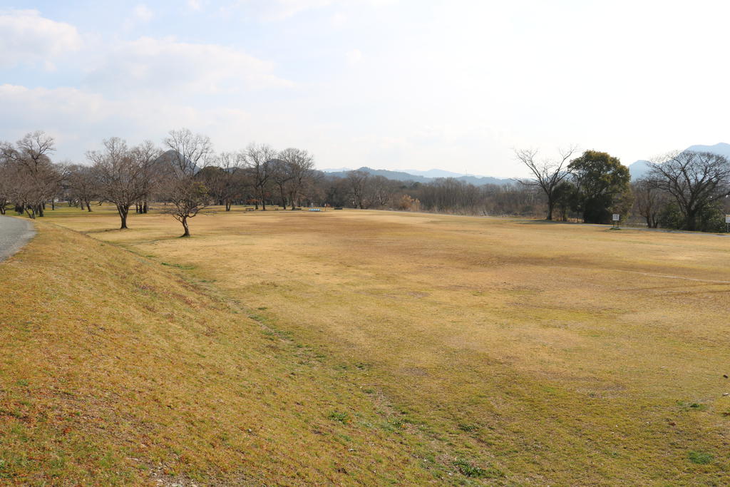 【ルミエール６番館の公園】