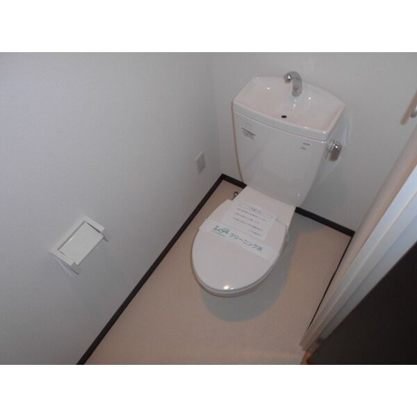 地下鉄千日前線 北巽駅 徒歩4分 6階建 築16年のトイレ写真