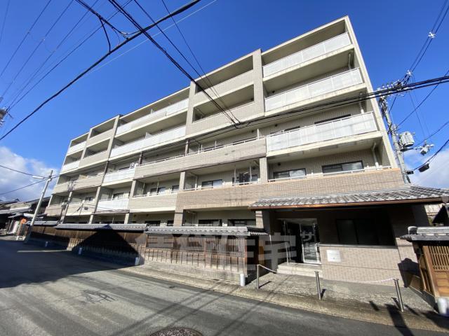 京都市西京区樫原宇治井西町のマンションの建物外観
