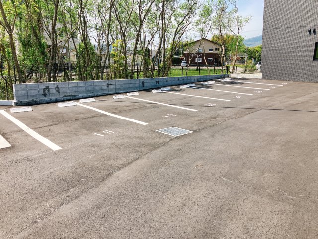 【薩摩川内市中福良町のマンションの駐車場】